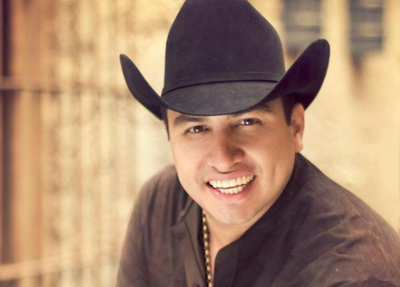 #Noticias Julión Alvarez cuenta. de como lo involucraron con el narco.

laley1005.com/julion-alvarez…