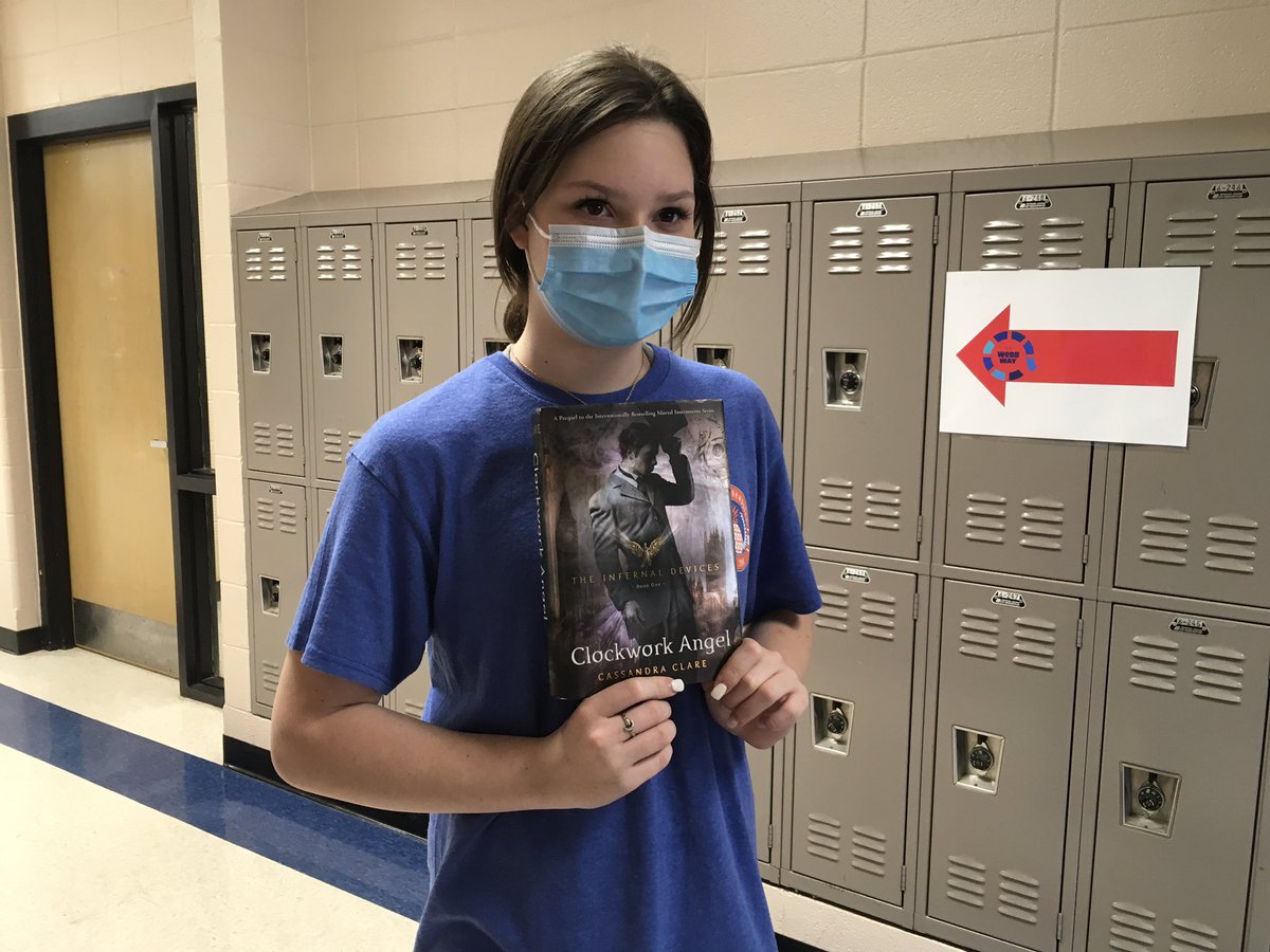 Remote learners were included in the book giveaway; here Ms. McNeal and Ms. King help their students “shop” from home! Loved watching students consider their choices and the excitement for adding a new book to their home collection! @WBMSprincipal <a href="/ELheeeyyyy/">ELheeeyyyy</a>