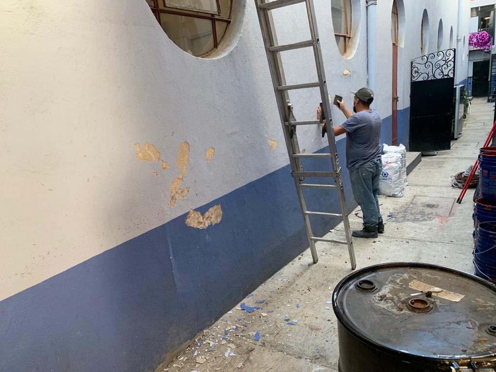 ClubRotarioCDMX's tweet photo. Seguimos adelante con los trabajos de resane y pintura en el Asilo Primavera, para celebrar el 116 Aniversario de Rotary, gracias a la generosidad de socios del Club y donantes externos #PintaMéxicodeValores #Servicio #Amistad #Rotary #ClubRotarioCDMX #RotaryPinta https://t.co/NNAJMroBqd