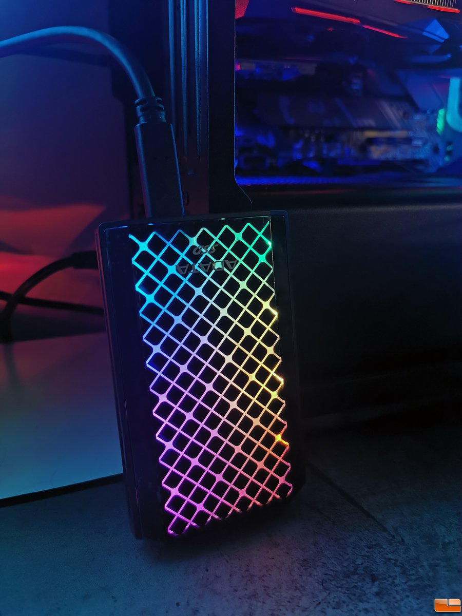 LegitReviews's tweet photo. The @ADATATechnology SE900G portable #SSD looked great in testing. This 1TB USB 3.2 Gen 2x2 drive arrived this week and is rated at up to 2000 MB/s. Price is $159 and it works with #PS5 and #XboxSeriesX. Review coming tomorrow if writing time permits! 

#ADATA #USB #Gaming https://t.co/3NtsoF7kcg