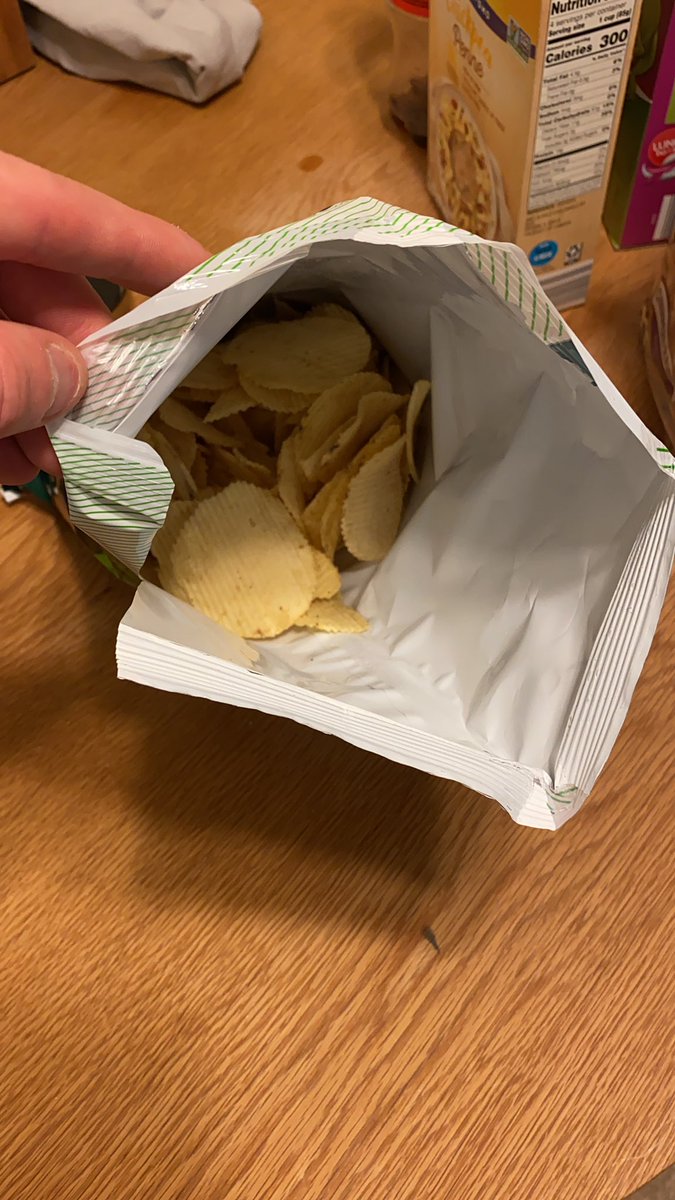 AnthonyMalky's tweet photo. @UtzSnacks fresh bag, what is this dog shit? https://t.co/f87zVE0lih
