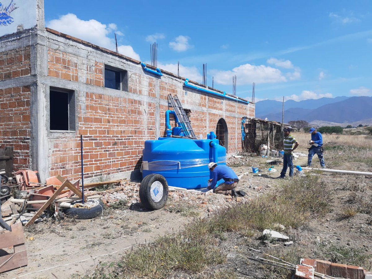 IslaUrbana's tweet photo. Gracias a LU'UM AC, Proyecto de Regeneración Económica del Itsmo, Grupos de Artesanos de Teotitlán del Valle, Arteova y La'xha. Agradecemos también a Javier Sosa por las fotografías 🙏🏽 📷 https://t.co/xyF2i5FRXb