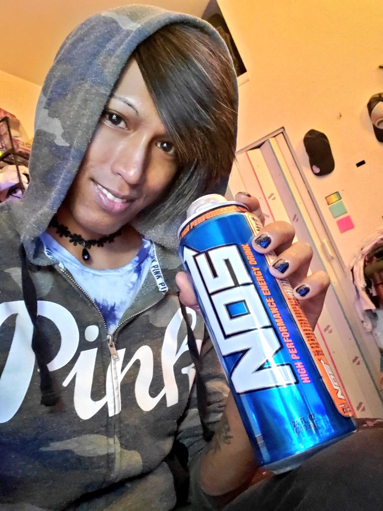 When insomnia trys to take over,  hell nooo bitch im in control lol
@KymmyHarper @VeronicaWinter0 https://t