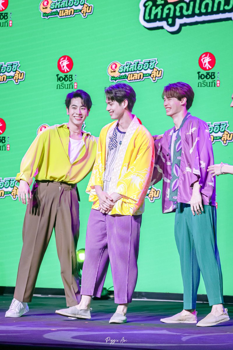 Cosmicdust_EMLT's tweet photo. 🥲💚❤WinMix use power of cute colonising the world
cr. @ piggie_aoi
#mixxiw #winmetawin #WinMix #milkpowdergang https://t.co/6vDKSJF8bp