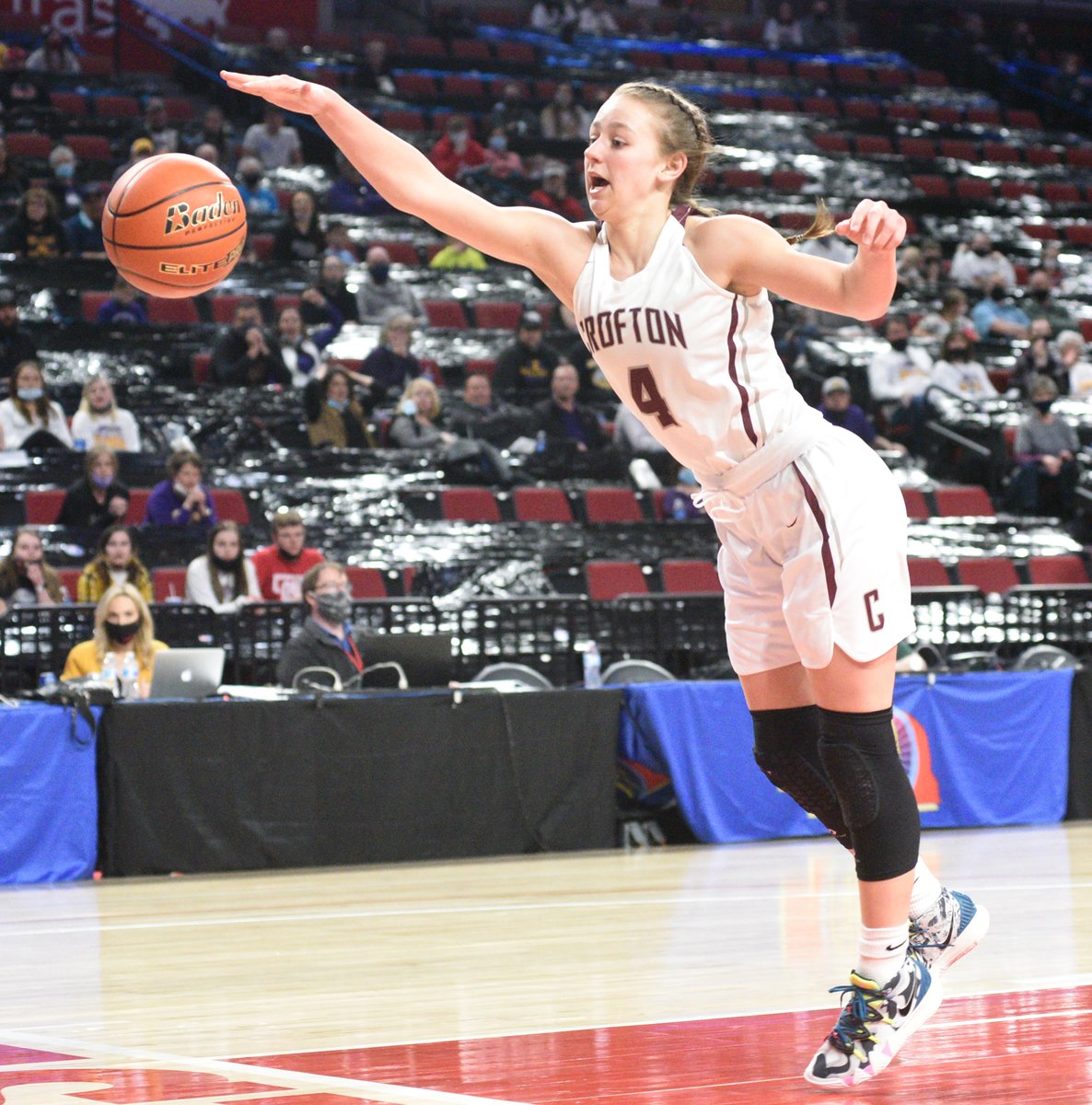 jhoeck's tweet photo. Now THIS is how you hustle after a ball headed out of bounds! Crofton's @jaydenajordan is fearless! #nebpreps https://t.co/pNlLQhNETq