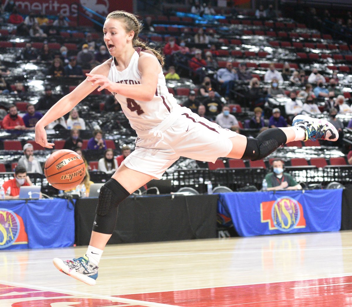 jhoeck's tweet photo. Now THIS is how you hustle after a ball headed out of bounds! Crofton's @jaydenajordan is fearless! #nebpreps https://t.co/pNlLQhNETq