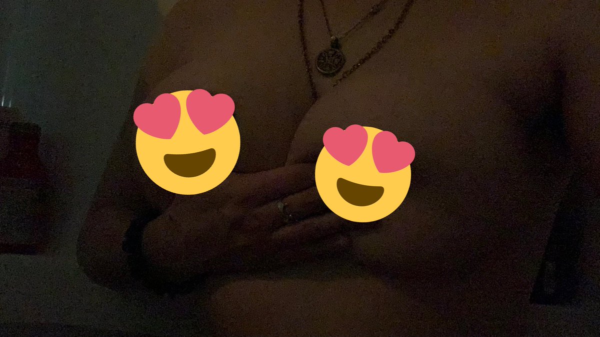 strawbrrybabey's tweet photo. tonight has been so stressful, i hope a bath helps #onlyfans https://t.co/fGJB80KVwg