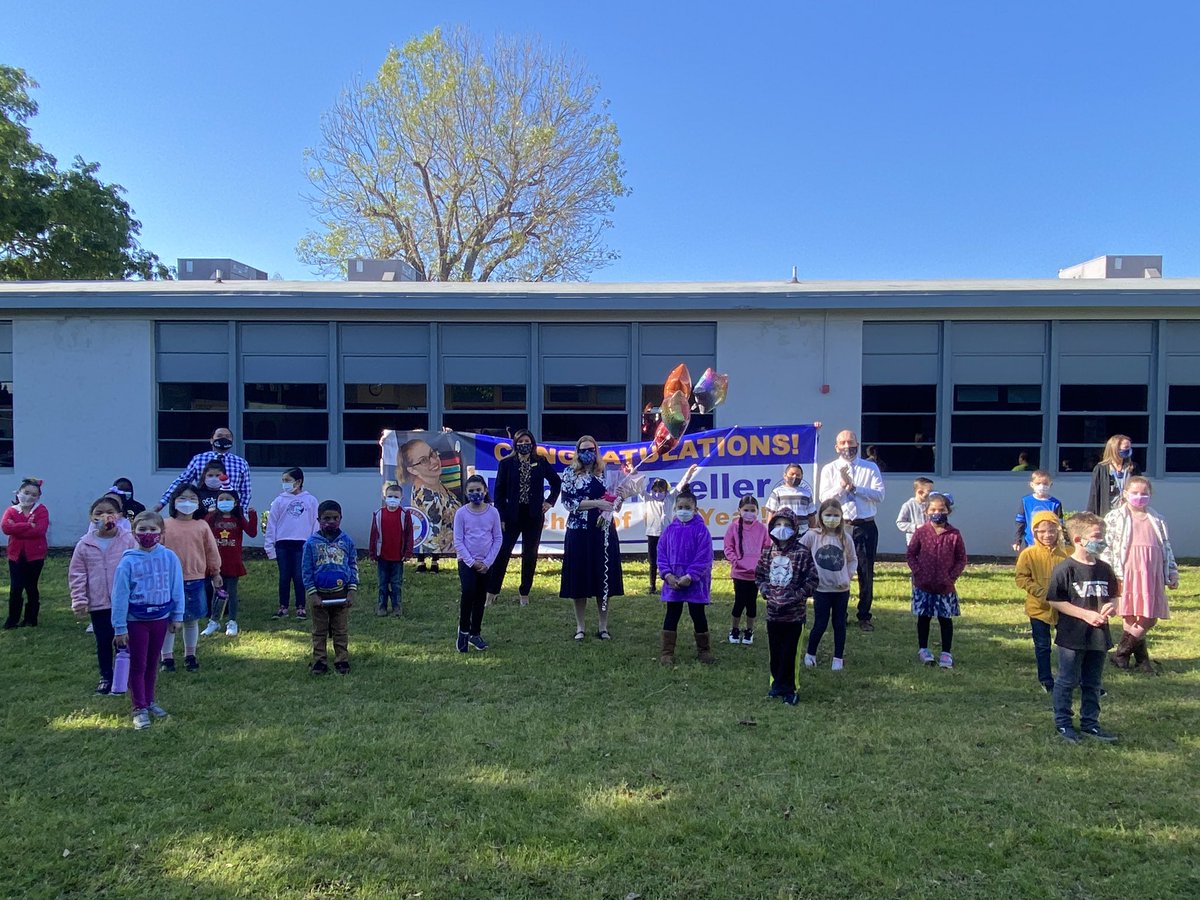 bt_eagles's tweet photo. Congratulations to Centralia Elementary School District’s Teacher of the Year, BT’s very own Mrs. Rachel Moeller! #CESD #BTSOAR https://t.co/7qzQyGuTFg
