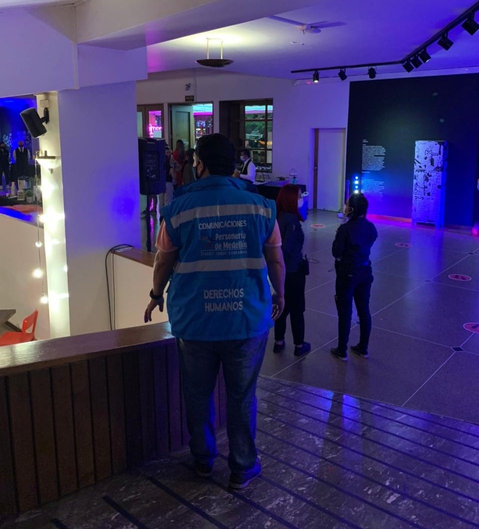 personeriamed's tweet photo. Esta noche a través de nuestra Unidad para la Protección del Interés Público #UPIP, verificamos los protocolos de bioseguridad en el @Teatropablot, en la reapertura de las salas de teatros en Medellín. #PorTusDerechosMásCerca https://t.co/i9q60DGR54