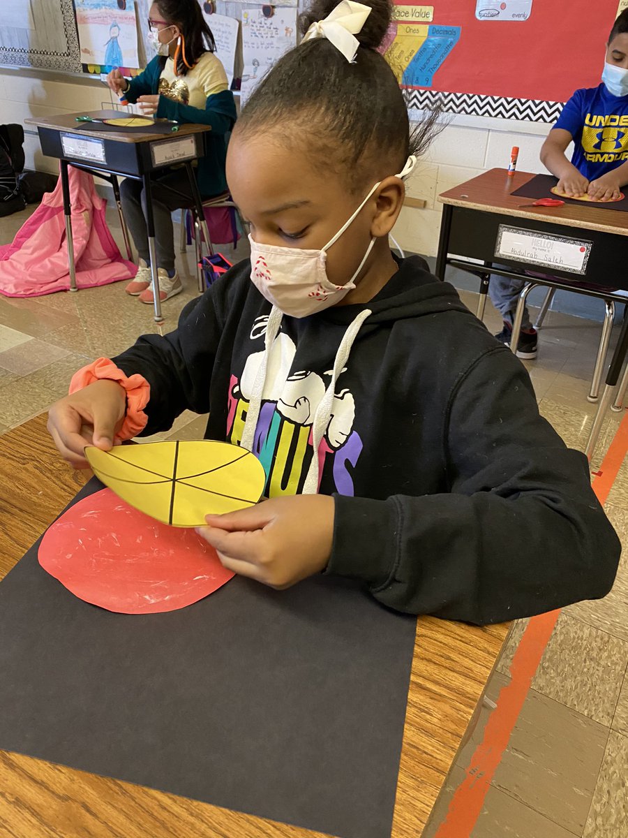 JessicaWalkosz's tweet photo. What’s cookin’ in Room 207?!                    🍕🍕FRACTION PIZZAS!🍕🍕 #D109PRIDE #fractionfun #chefsatwork @BrodnickiSchool https://t.co/p8CU3fffMF