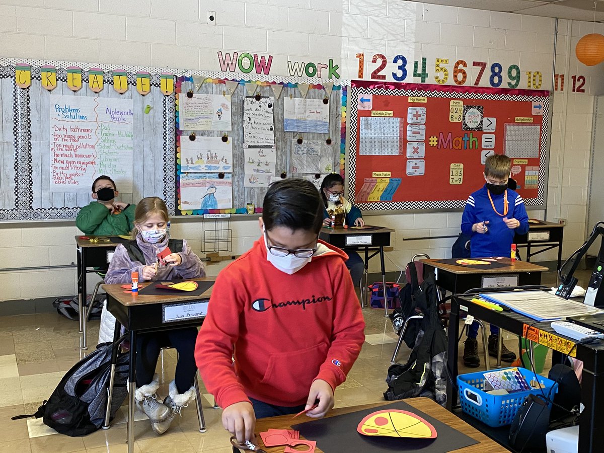 JessicaWalkosz's tweet photo. What’s cookin’ in Room 207?!                    🍕🍕FRACTION PIZZAS!🍕🍕 #D109PRIDE #fractionfun #chefsatwork @BrodnickiSchool https://t.co/p8CU3fffMF