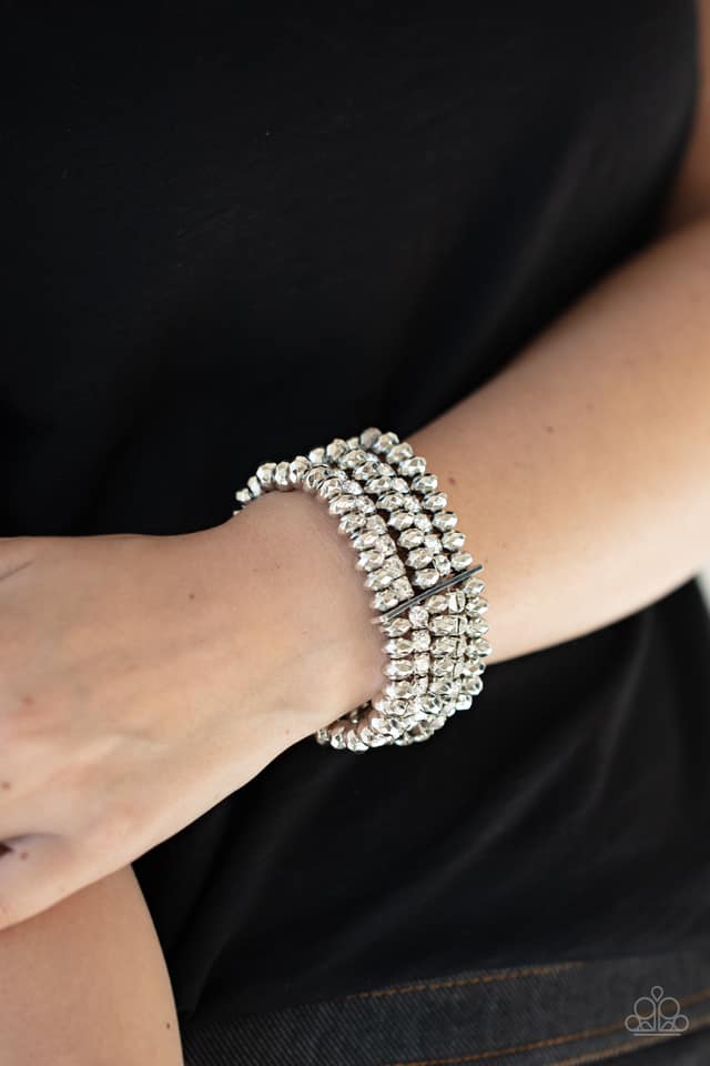 ToniLynnBarber's tweet photo. To see these and more amazing #gems that are only $5, Check out my website https://t.co/z33jccZVBH! #PaparazziAccessories #Jewelry #NoLead #NoNickel #shopping #BlingBoss #Paparazzi https://t.co/fcjnz8qt4X