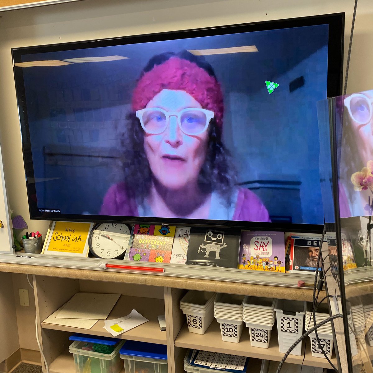 We’ve had an amazing line up of readers for Read Across America this year at Heritage! Thank you @jackiemobooks for reading to our students. What a wonderful message about opening your mind to new ideas!  #heritagestrong  <a href="/Heritage_TUSD/">Heritage Elementary</a>  <a href="/TUSDschools/">Tustin Unified</a>