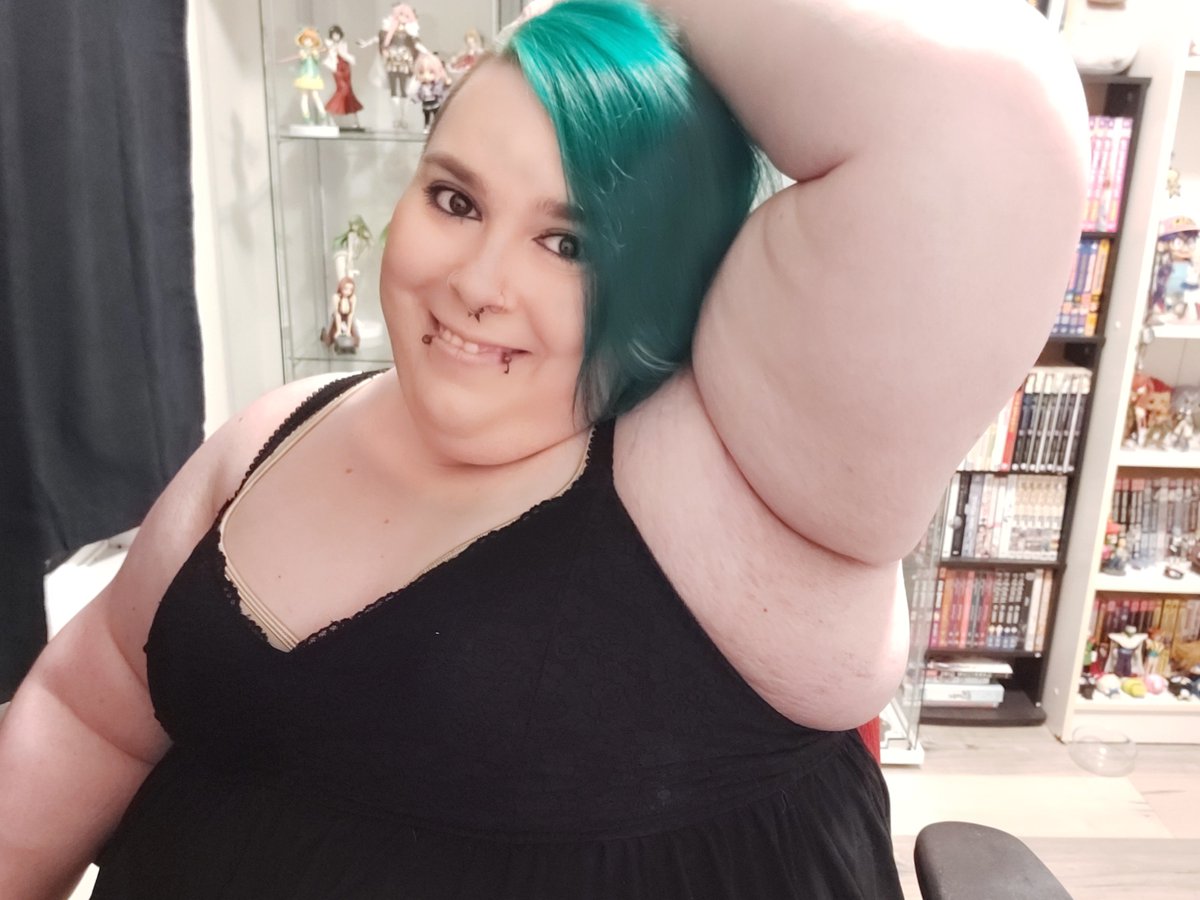 Fat gamer girl