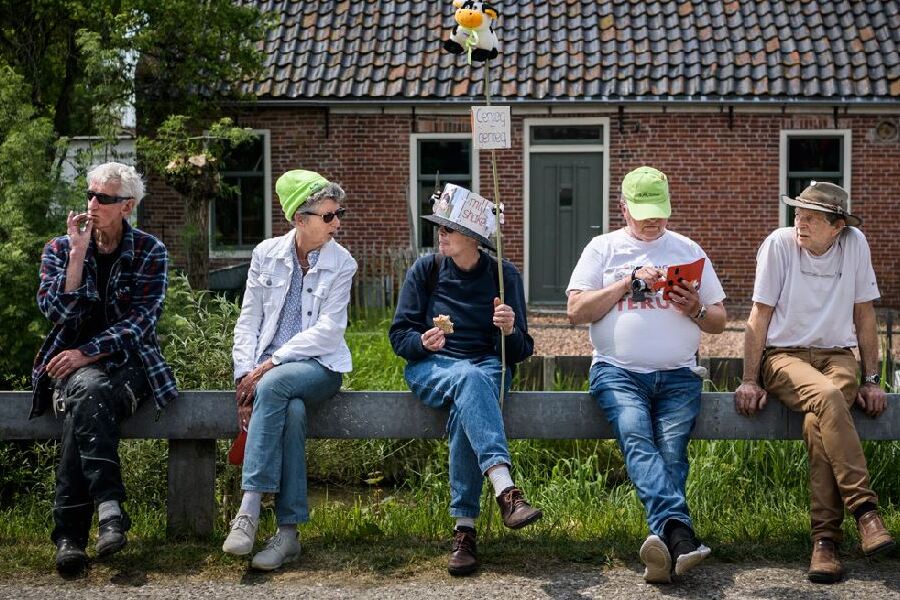 Verduurzaming is soms in strijd met andere maatschappelijke opgaven. Dit leidt tot langlopende conflicten tussen inwoners van gemeenten. Hoe om te gaan met deze tegengestelde belangen binnen de beperkte ruimte? Het SCP deed onderzoek in drie casussen: bit.ly/3biaq9Y