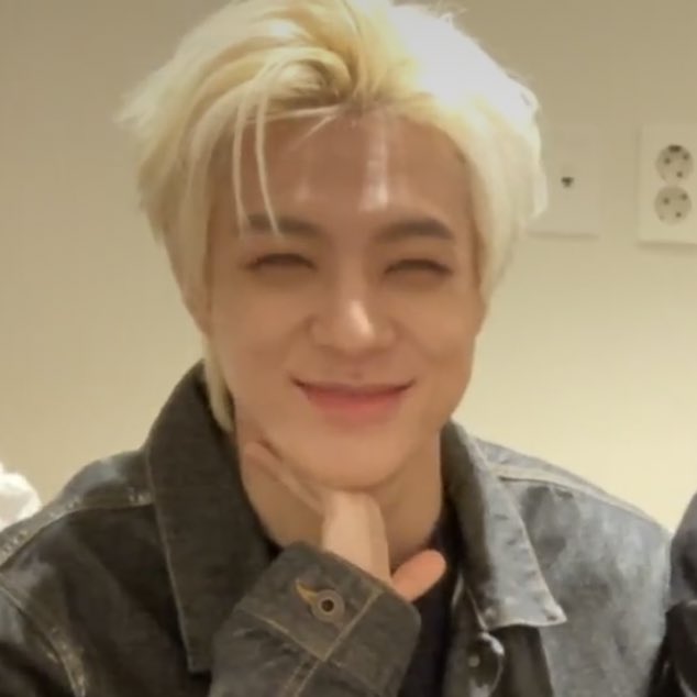 ตายิ้มขี้โกงอีกแนะ .◜◡◝