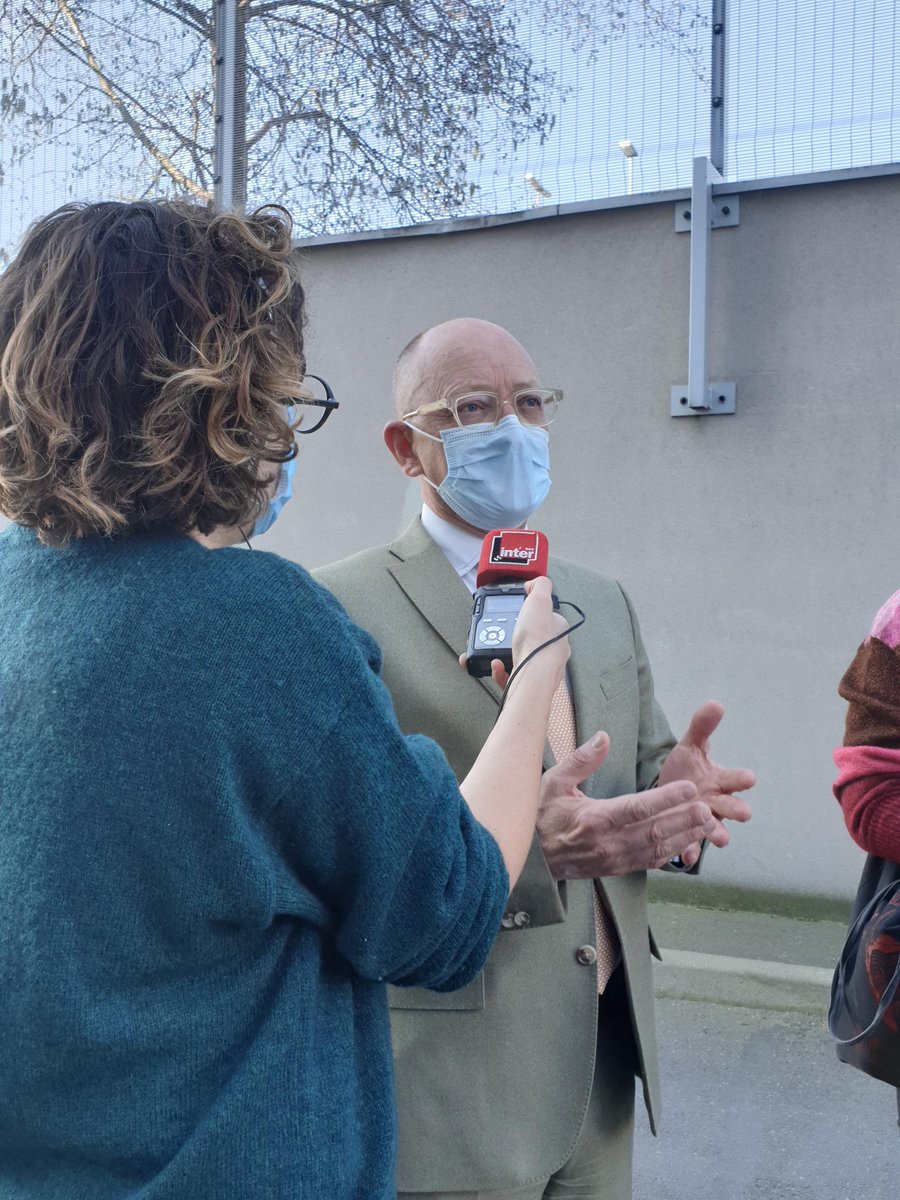 digitalrealtyFR's tweet photo. Fabrice Coquio accueillait en début de semaine @carolinegillet et @klerichar pour un reportage dans notre #datacenter #PAR7.
Un sujet passionnant dans les coulisses du numérique pour #foulecontinentale à retrouver ce soir à 21h sur @franceinter et dimanche 18h sur @lapremiere https://t.co/CHnug4Er7Y