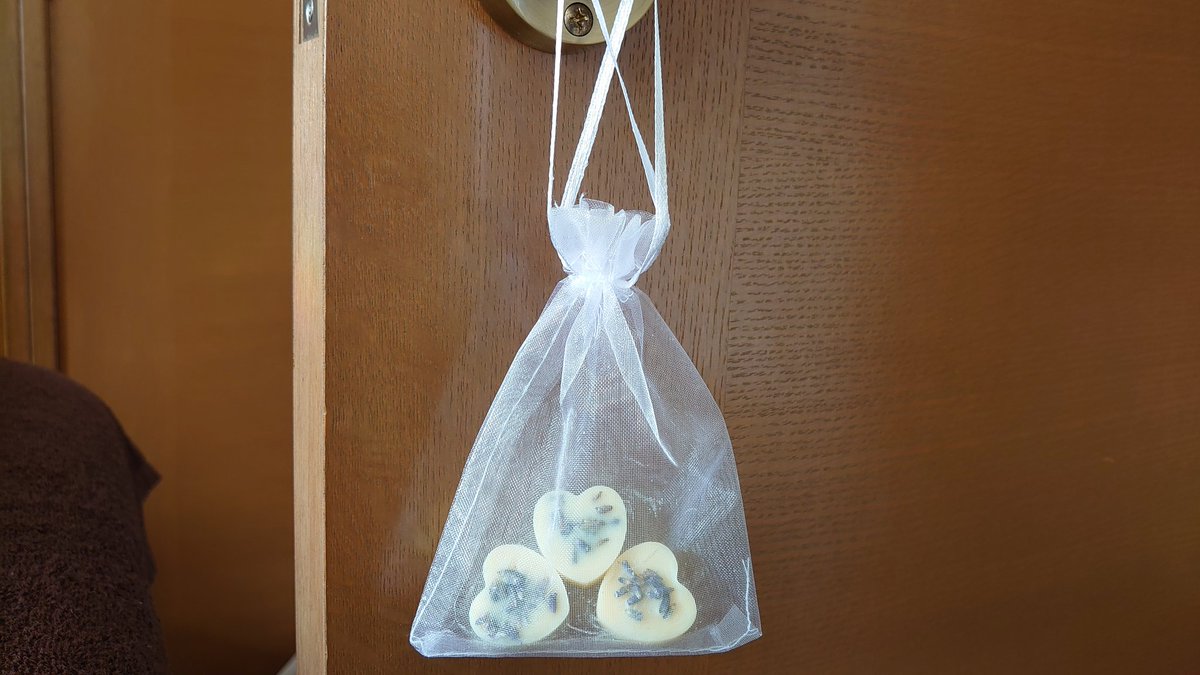 アロマクラフト プチグレン 北海道おかむらさきラベンダーの香り ハートアロマワックスサシェ T Co Ydpivistye 北海道ラベンダーの香り お花アロマワックスサシェ T Co Omtegbxdse ヨーロッパでは ラベンダーサシェを クローゼットに