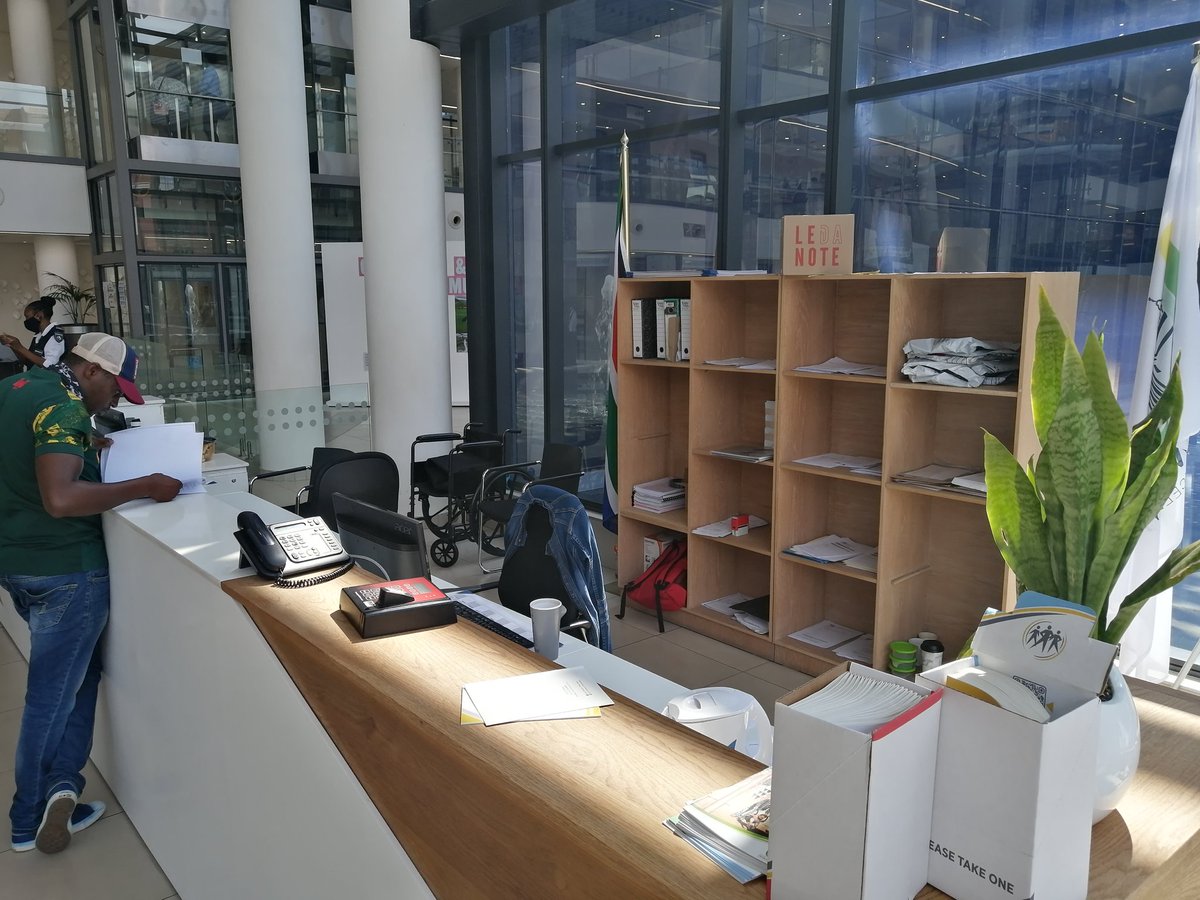 Queues galore at <a href="/CityTshwane/">City of Tshwane</a> House reception with no receptionist in sight. Where to from here?