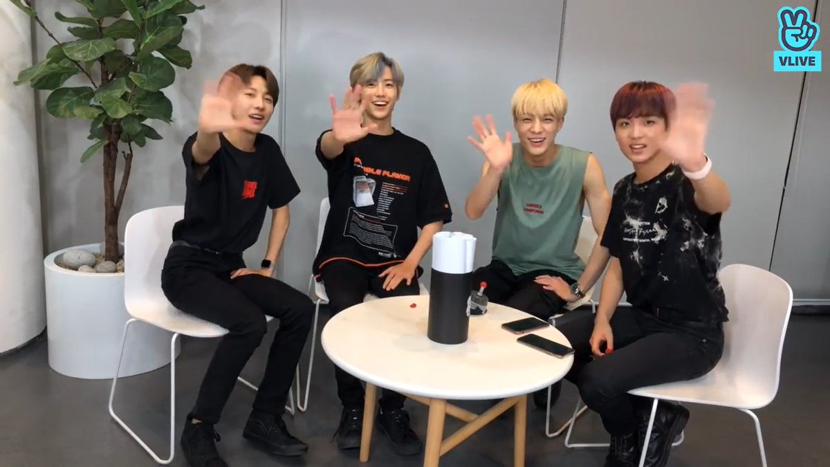 renjeonah's tweet photo. #NCTDREAM: 00 LINE VLIVES 🦊🐶🐻🐰 https://t.co/q1saN2tWWp