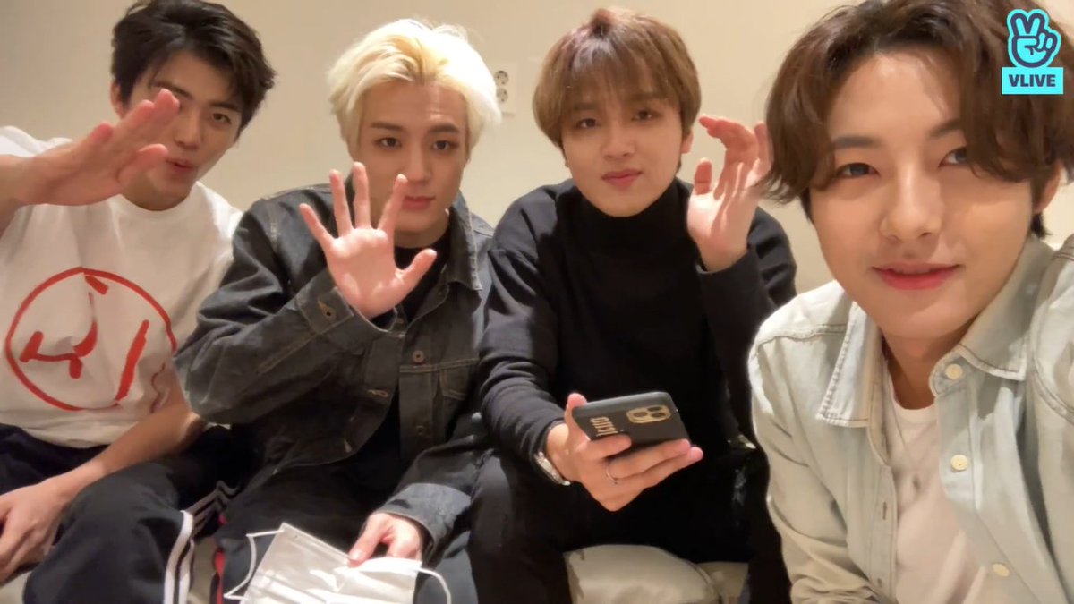 renjeonah's tweet photo. #NCTDREAM: 00 LINE VLIVES 🦊🐶🐻🐰 https://t.co/q1saN2tWWp