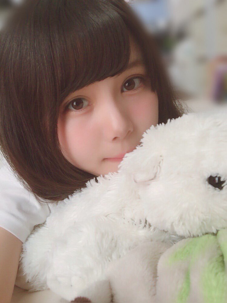 Octsix0110's tweet photo. 247

○○「もしもし、理々杏？どうしたの」

理々杏「ごめん。○○の写真みてたら久々に声が聞きたくなっちゃった」

可愛らしい声も甘えたがりな性格もずっと変わっていない。

○○「そっか。理々杏は元気にしてた？」 https://t.co/wVCdQuQYOO