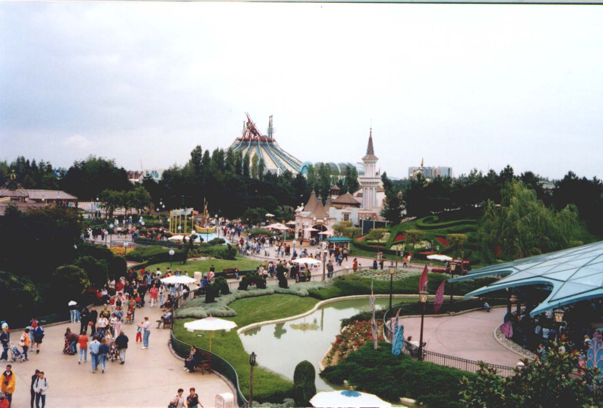 dlrpfans's tweet photo. Fantasyland Disneyland Paris 1996 https://t.co/DNkAPUygjO