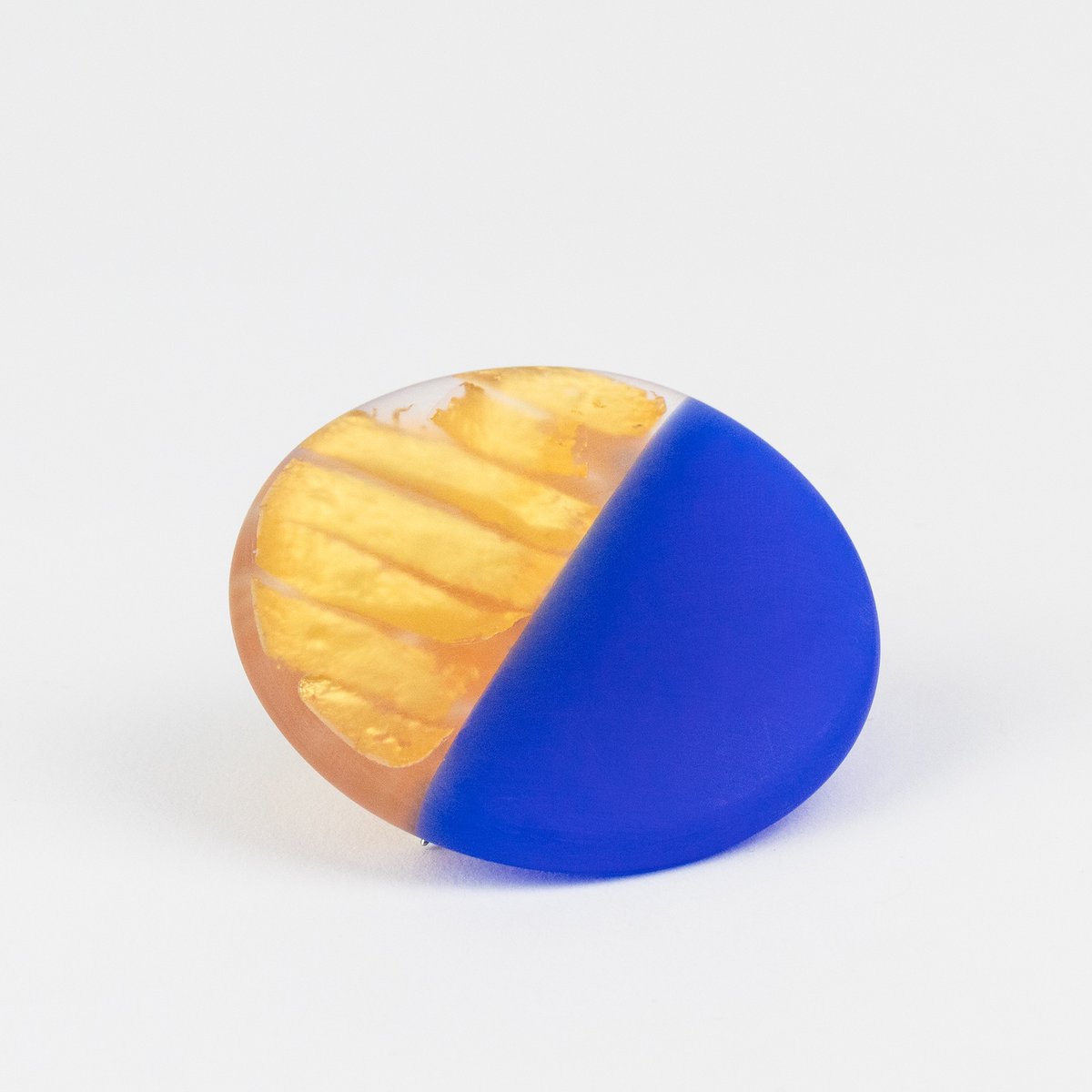 CAAGallery's tweet photo. Our Object of the Week is a blue and gold circle brooch by Kathie Murphy, polyester resin with 18ct gold leaf, £220.
Find out more and buy online: https://t.co/5r7NBkTGxg
#CAAObjectOfTheWeek #KathieMurphy #ContemporaryCraft #HereForCulture https://t.co/4W2sGiKN45