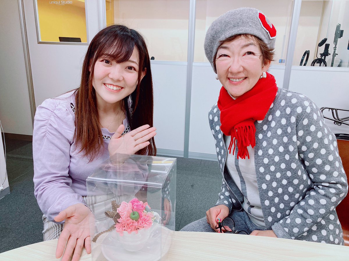 maributa05's tweet photo. クラウドファンディングの打ち合わせ!
眞知子さんからとっても素敵なお誕生日プレゼントを頂きました🌸✨
ありがとうございます😭
#finecrowd
#クラウドファンディング https://t.co/JnSemSaarU