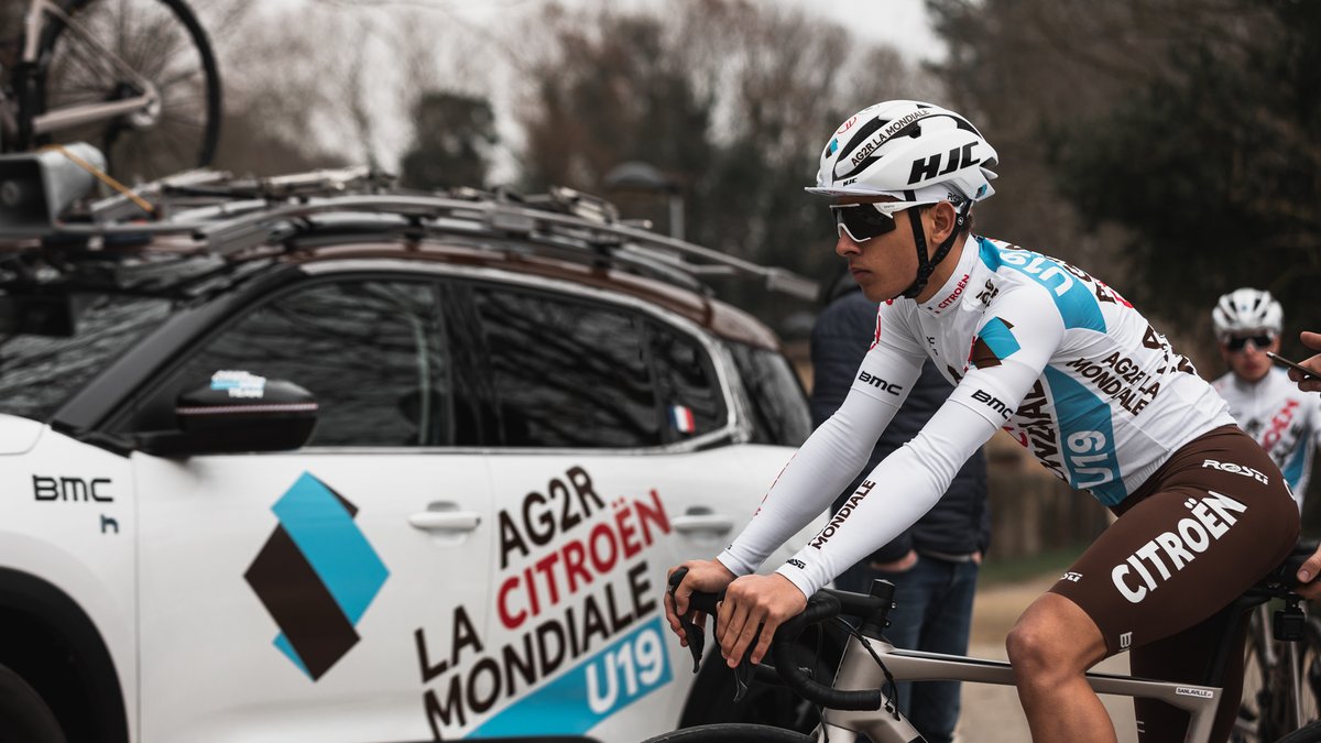 DCT_NewGen's tweet photo. Ce dimanche, @isidore_noa (UV Aube) retrouvera pour sa 1ère course cette saison à #chaumont en 1/2/3/J les expérimentés @LoKraemer1, @GrgoireRomain2 et @PGautherat vainqueur dimanche dernier à #Onjon
#ridedifferently #roulonsautrement #AG2RCITROENU19TEAM https://t.co/avhrIafSO6