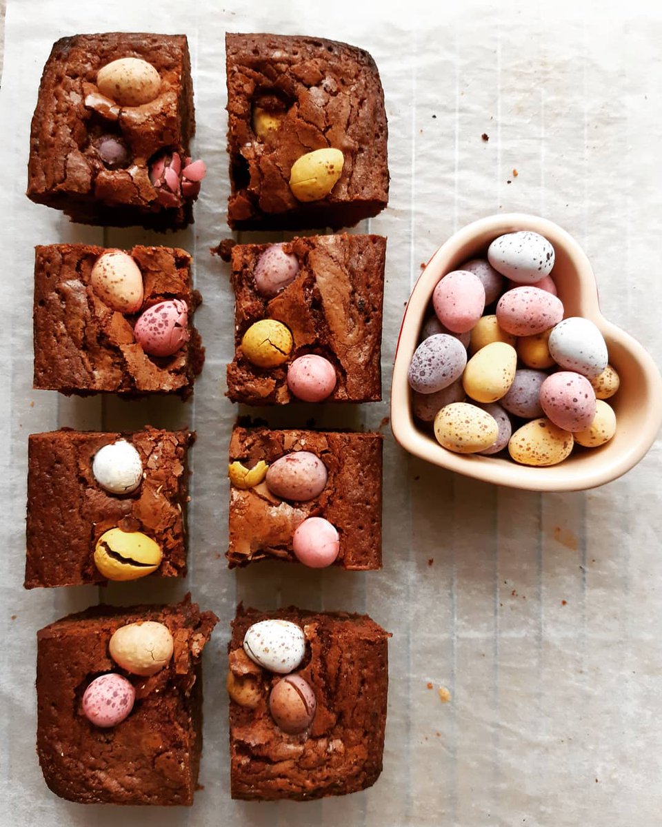 daisychainbaker's tweet photo. #miniegg #brownies #easter #baking https://t.co/jZl3mwyjWW