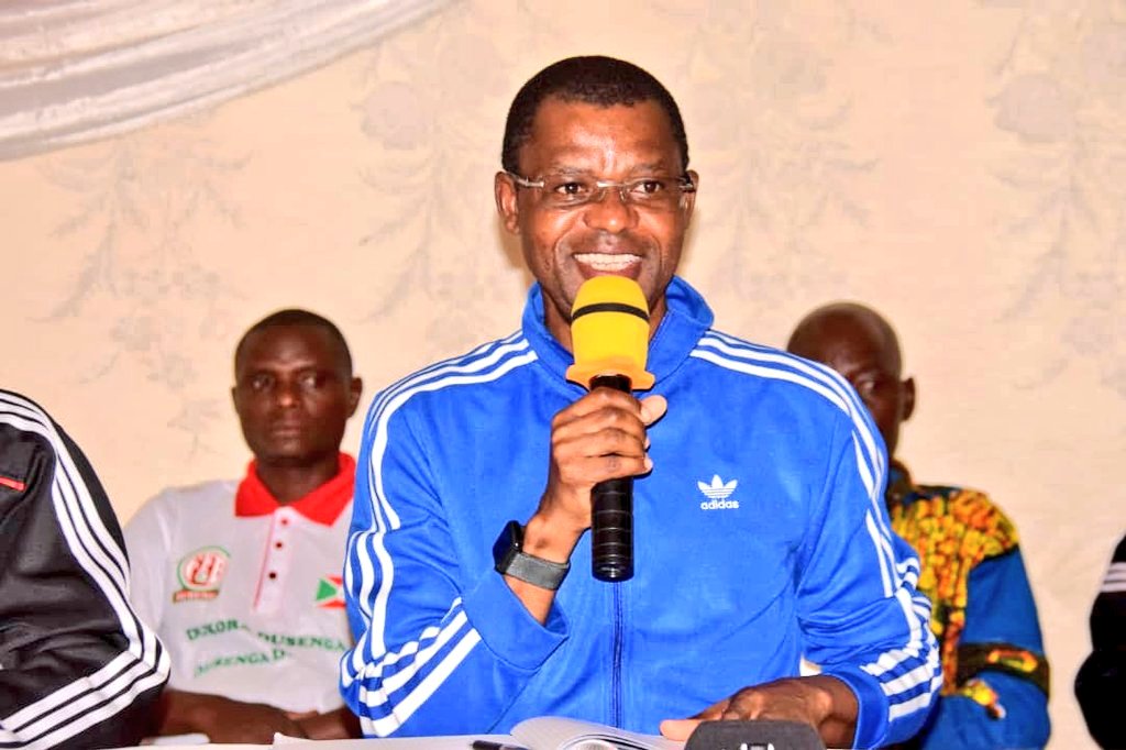 HonSinzohagera's tweet photo. 4/4 Ntitwiyobagize ko irwirirana ry'abantu ari intambamyi ikomeye kw'iterambere ry'igihugu.Abatowe duhamagarirwa guhimiriza abenegihugu kuvyara abo bashoboye kurera, tutibagiye kubahimiriza kwirinda Ikiza ca Korona kuko atamagara meza nta terambere rishoboka https://t.co/4dMWwjjhoh