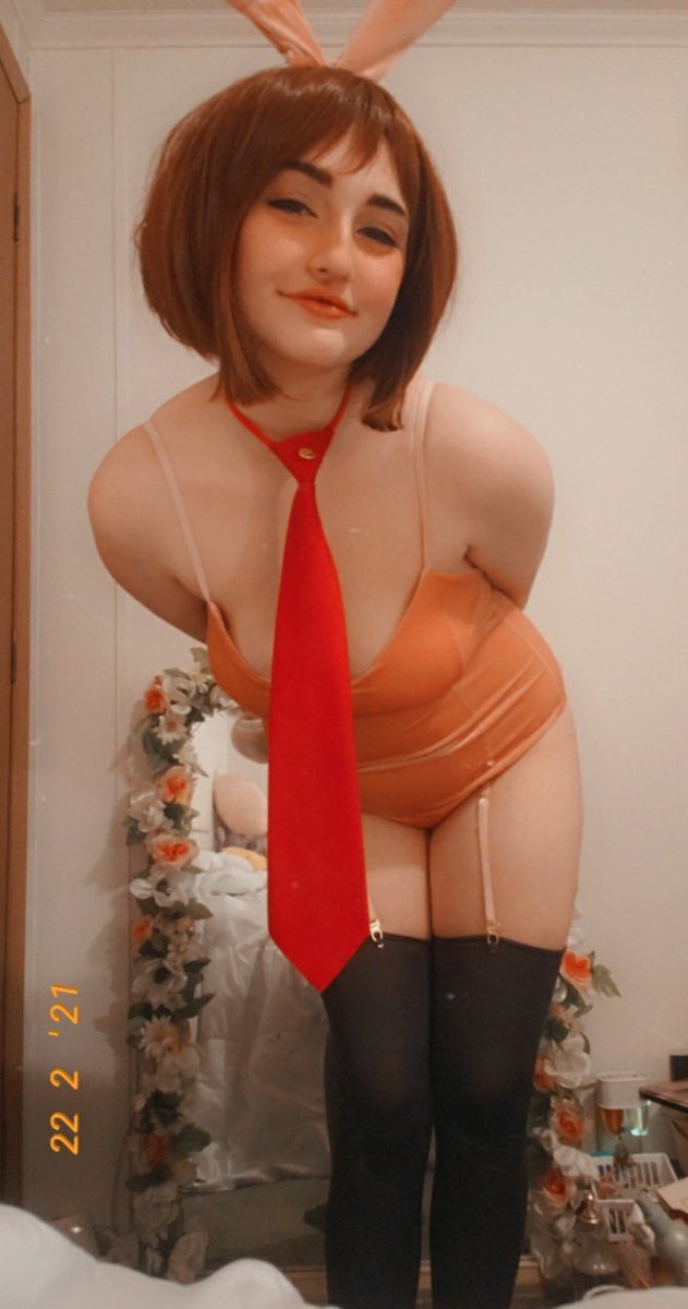 LilMissiMoon's tweet photo. Bunny girl go uwuwu https://t.co/jHnbm3j1SN