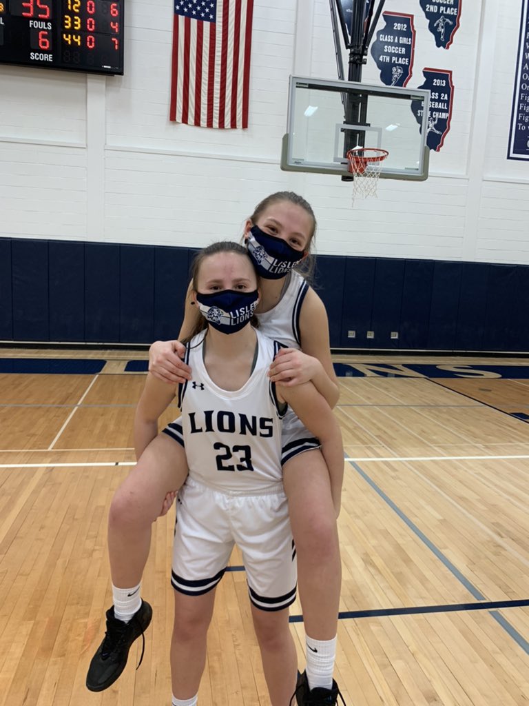 emma1021rossin's tweet photo. It’s been an unbelievable ride. These girls are my family and I am beyond proud of all we’ve accomplished together. Thank you @LisleLionsHoops for 4 years of fun and unforgettable memories. Love my girls ❤️ https://t.co/P6cVfWQv8Q