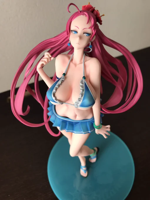 ファットカンパニーさんの「戦場のヴァルキュリアDUEL/ユリアナ」素晴らしいボディ、このフィギュア、色々フェチに溢れている造形だけど、お尻とスラリとした脚が凄く良い。 