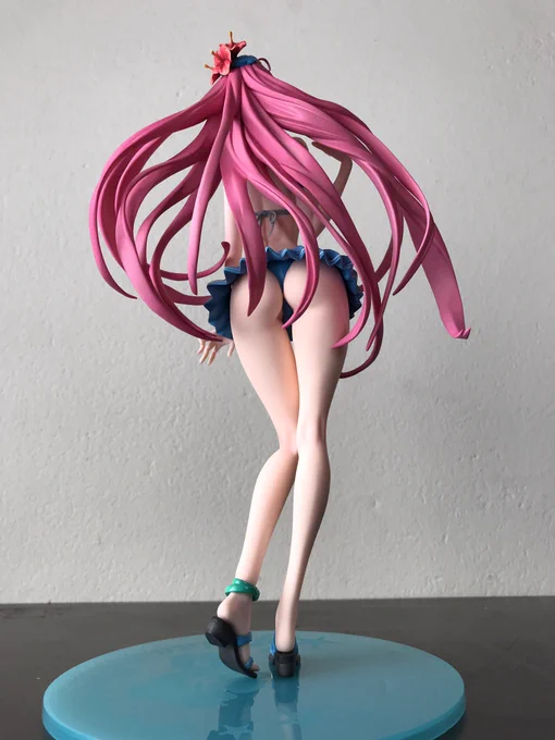 ファットカンパニーさんの「戦場のヴァルキュリアDUEL/ユリアナ」素晴らしいボディ、このフィギュア、色々フェチに溢れている造形だけど、お尻とスラリとした脚が凄く良い。 