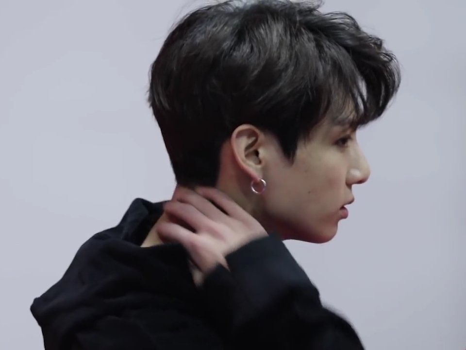 no thoughts just Jungkook’s side profile.