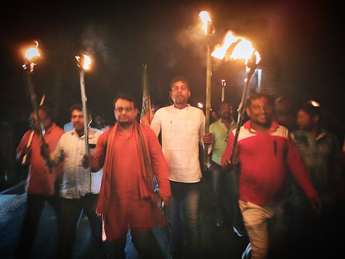 BjpKundu's tweet photo. বীরভূম জেলার বোলপুরে ব্রিগেড সমাবেশ কে সাফল্য মন্ডিত করতে মশাল মিছিল করা হয়েছে উক্ত কার্যক্রমে উপস্থিত ছিলেন বীরভূম জেলা যুব মোর্চা সহ সভাপতি সৌরভ নীল মজুমদার মহাশয়
@AmitShah @DilipGhoshBJP @MukulR_Official @shivprakashbjp @blsanthosh @KailashOnline @MenonArvindBJP https://t.co/In6lkmxjCt