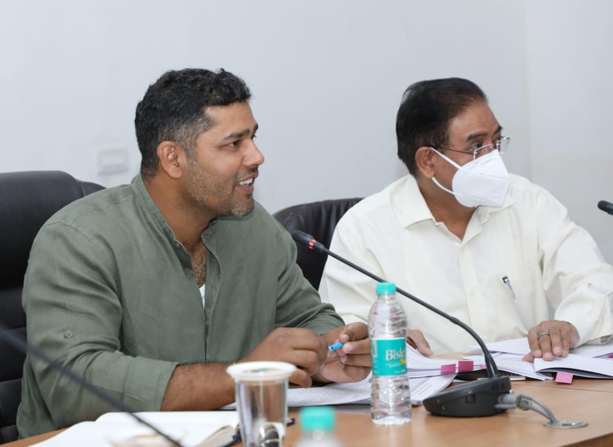 AshokChandnaINC's tweet photo. कल सवाई मानसिंह स्टेडियम में खेल विभाग के बजट घोषणा के क्रियान्वयन के लिए अधिकारियों की बैठक लेकर तुरंत प्रभाव से कार्य के निर्देश दिए। #Sports #Rajasthan https://t.co/vhXTBsVXn8