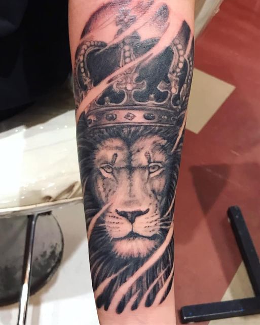 Hocus Pocus Tattoo ライオンと王冠 Makoto Hocuspocustattoo Tattoo Ink Inked 刺青 静岡刺青 静岡タトゥー ホーカスポーカスタトゥー ライオン Liontattoo ライオンタトゥー