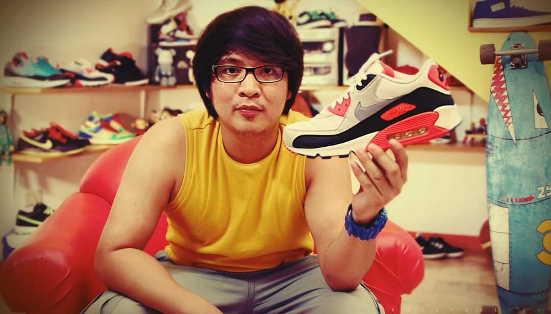 adrepublika's tweet photo. March 5 , 2012
@jomlabayen place.
About to shoot content for a cable channel about sneakers.
#ShoeTime https://t.co/wI1WRcwsxH