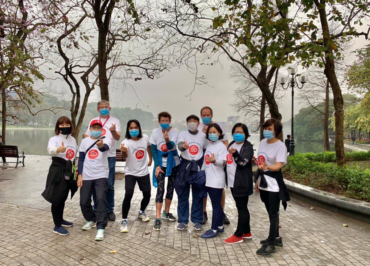 gretelochen's tweet photo. #AnneRun🏃🏾♀️back in #Hanoi🇻🇳with new Tshirts👚👕#TeamNorway in🇻🇳#Fighting #COVID19 🦠with #exercise #50YearAnniversary #DiplomaticRelations 1971-2021 🇳🇴🇻🇳🤝 #StayStrong💪#StaySafe😷 https://t.co/0IYQ4Ojgnh