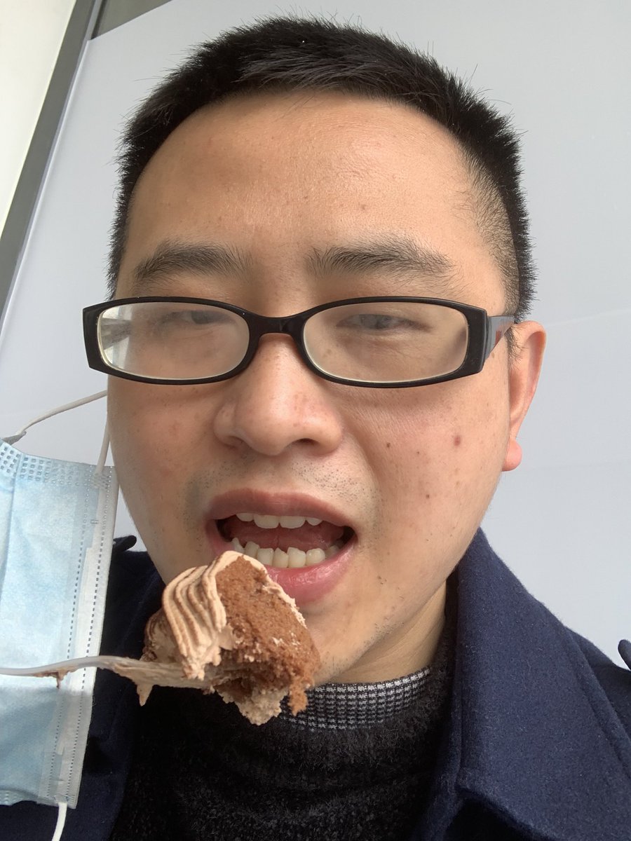 JamesCageWhite's tweet photo. I want to lose weight, but it seems very hard , and I’m eating chocolate cake as reward, very yummy very delicious I like it. Don’t tell my mother, she will be very angry to see this 😭 https://t.co/alFEUEz5N9