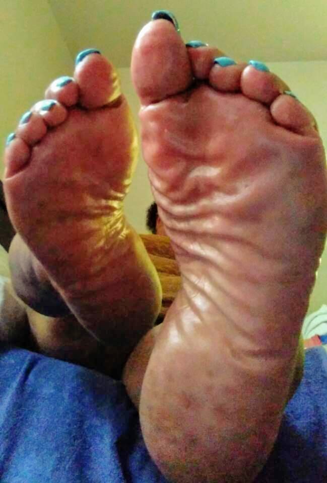 JCutetoes's tweet photo. #THEFEET #GALORELAND #wrinkledsoles #softsoles #thicksoles #widesoles #fjready #cumcatchers https://t.co/TOvAW9DiZB