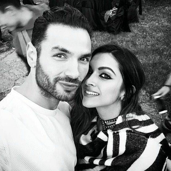 bombaytimes's tweet photo. How gorgeous does @deepikapadukone look in this throwback monochrome selfie?

#DeepikaPadukone https://t.co/x1uErYmOcw