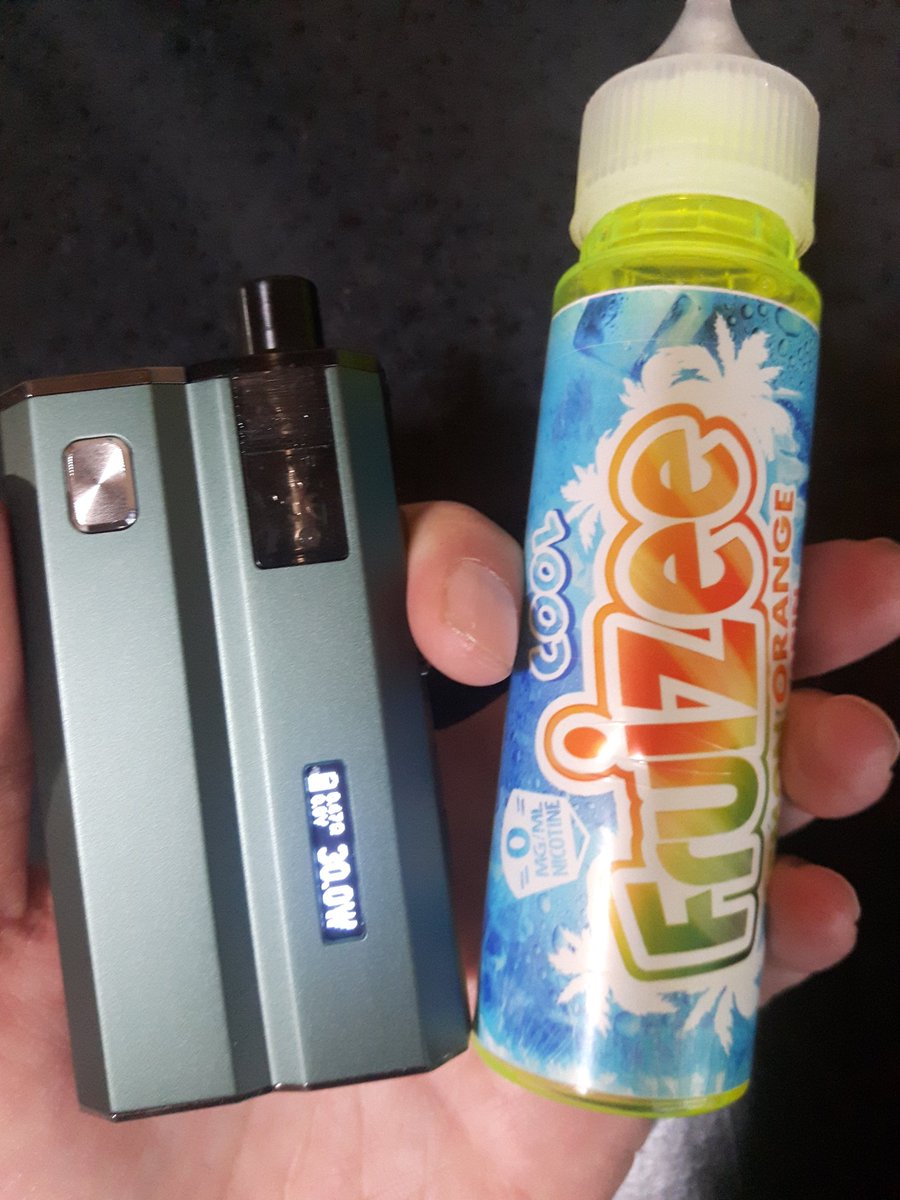 u4FkDpL5v46EhWJ's tweet photo. 今日のvape
夏に買ったやつの残り半分
かなり寝かせたなぁ
#vape #fruizee https://t.co/JWPT3SlrQE
