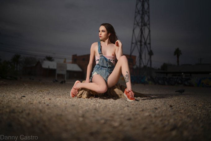 If the world was ending You'd come over, right? 🖤 https://t.co/KMD3BXJrlI