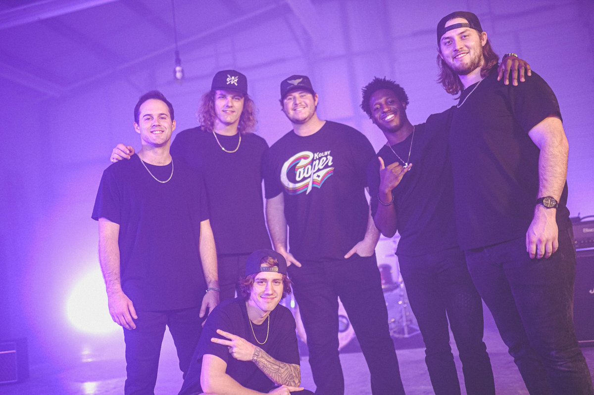 WalesyT's tweet photo. This Damn Video @pecos_rooftops 

Huge shoutout to everyone who helped make this vid come to life!! Thank you @TheRealMcManus and Pecos for believing in me and our vision we had for this project. Go watch it now!! @whaletalemedia 

https://t.co/1nTNUExwDT https://t.co/CluobJ5w5t