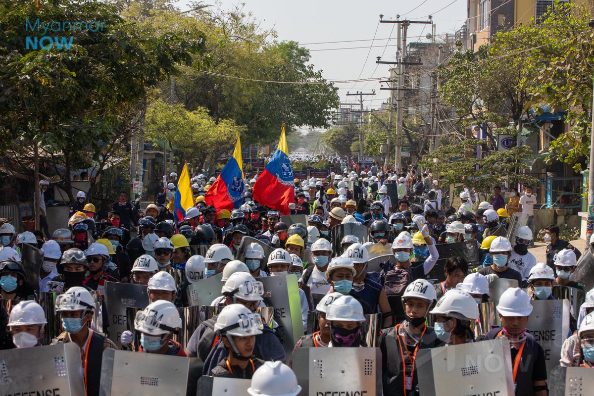 Myanmar_Now_Eng's tweet photo. Despite lethal crackdowns, the protesters keep returning to the streets across Myanmar. Here is the mass protest against the military junta on Friday morning in Mandalay. 

#WhatsHappeningInMyanmar #2021uprising https://t.co/Bf6aNv706S