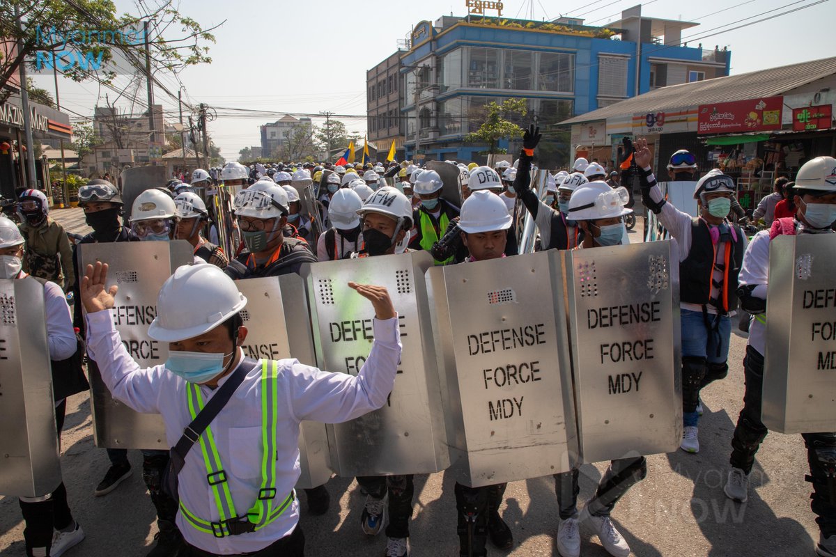 Myanmar_Now_Eng's tweet photo. Despite lethal crackdowns, the protesters keep returning to the streets across Myanmar. Here is the mass protest against the military junta on Friday morning in Mandalay. 

#WhatsHappeningInMyanmar #2021uprising https://t.co/Bf6aNv706S